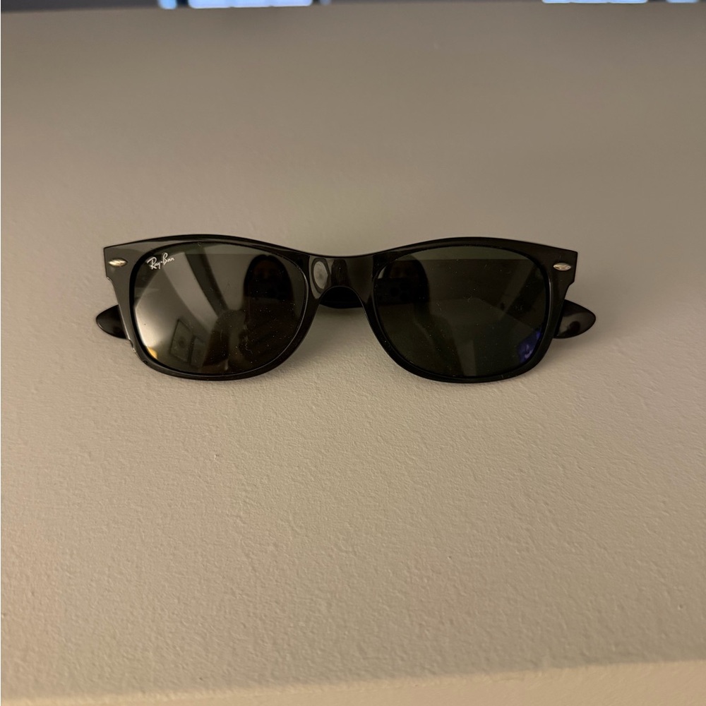 Ray-Ban Black New Wayfarer Sunglasses RB2132